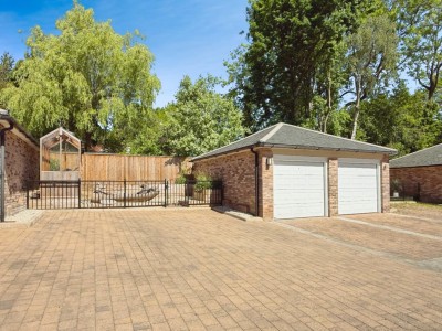Images for Holland Park, Bramhall EAID:mosleyjaapi BID:1