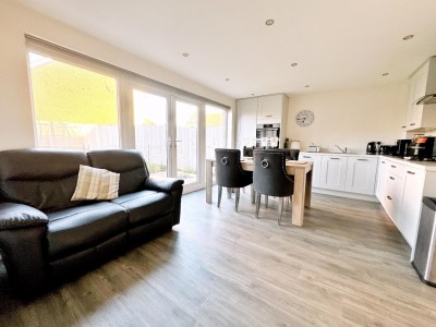 Images for Hangar Crescent, Woodford EAID:mosleyjaapi BID:1