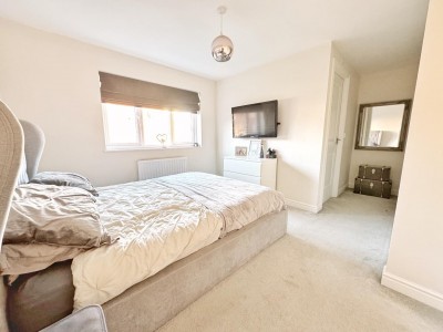 Images for Hangar Crescent, Woodford EAID:mosleyjaapi BID:1