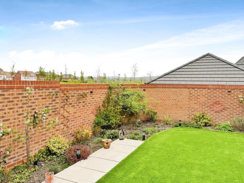 Images for Ringway Avenue, Woodford