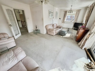 Images for Lindow Parade, Wilmslow EAID:mosleyjaapi BID:2
