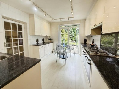 Images for Thorn Road, Bramhall EAID:mosleyjaapi BID:1