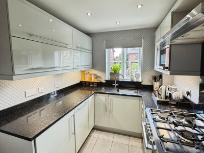 Images for Tudor Court, Bramhall EAID:mosleyjaapi BID:1
