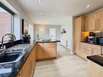 Images for Eskdale Avenue, Bramhall, Stockport EAID:mosleyjaapi BID:1
