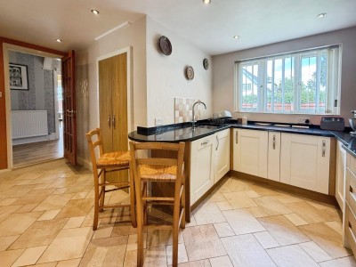 Images for Holly Road, Bramhall EAID:mosleyjaapi BID:1