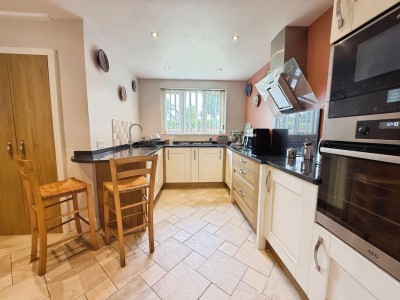 Images for Holly Road, Bramhall EAID:mosleyjaapi BID:1