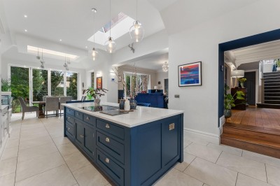 Images for Bramhall Lane South, Bramhall EAID:mosleyjaapi BID:1