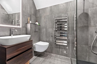 Images for Bramhall Lane South, Bramhall EAID:mosleyjaapi BID:1