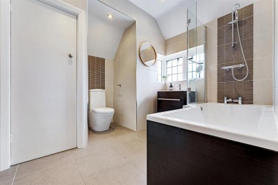 Images for Fairbourne Drive, Wilmslow EAID:mosleyjaapi BID:2