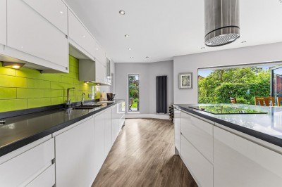 Images for Deneway, Bramhall EAID:mosleyjaapi BID:1