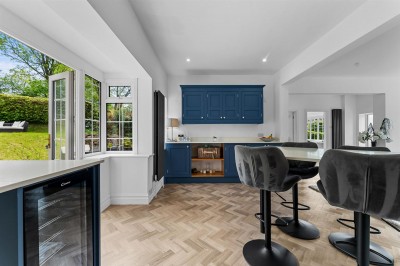 Images for Badger Road, Prestbury, SK10 EAID:2458577900 BID:8a55d7cc-7486-4316-8378-2d408d675aae
