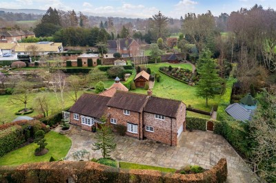 Images for Chelford Road, Prestbury, SK10 EAID:2458577900 BID:8a55d7cc-7486-4316-8378-2d408d675aae