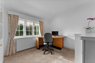 Images for Chelford Road, Prestbury, SK10 EAID:2458577900 BID:8a55d7cc-7486-4316-8378-2d408d675aae