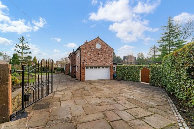 Images for Chelford Road, Prestbury, SK10 EAID:2458577900 BID:8a55d7cc-7486-4316-8378-2d408d675aae