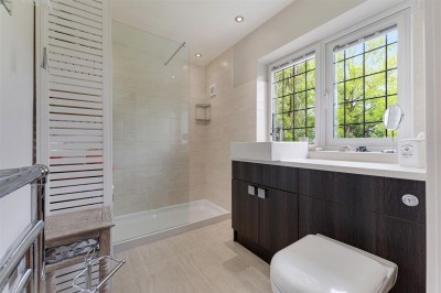 Images for 16 Meadow Drive, Prestbury, SK10 EAID:2458577900 BID:8a55d7cc-7486-4316-8378-2d408d675aae