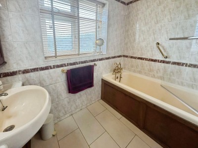 Images for Fairbourne Avenue, Wilmslow, SK9 EAID:2458577900 BID:e404b33c-5432-4407-98b1-6138fbb79b1b