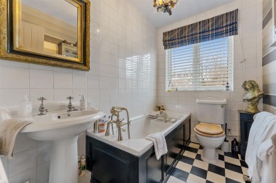 Images for 18 Bollin Grove, Prestbury, SK10 EAID:2458577900 BID:8a55d7cc-7486-4316-8378-2d408d675aae