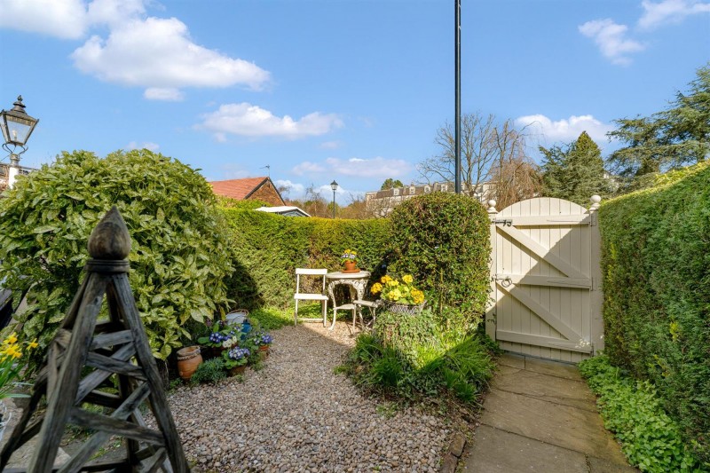 Images for 18 Bollin Grove, Prestbury, SK10