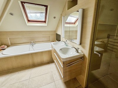 Images for Fulshaw Avenue, Wilmslow, SK9 EAID:2458577900 BID:8a55d7cc-7486-4316-8378-2d408d675aae